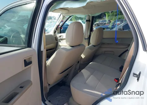 2011 Ford Escape Xlt z USA, uszkodzony, nr VIN 1FMCU9DG4BKC46954